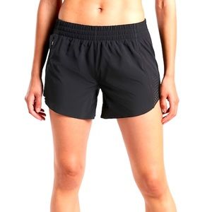 Athleta hustle short size small